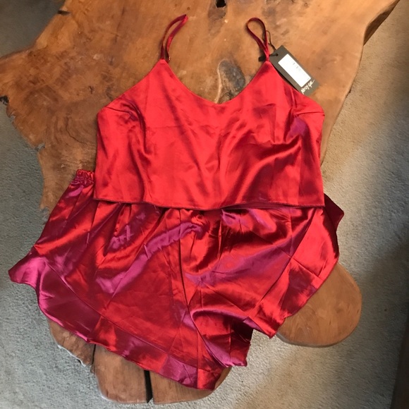 NWT Nasty Gal Satin Pajama Set Burgundy Size M - Picture 3 of 3